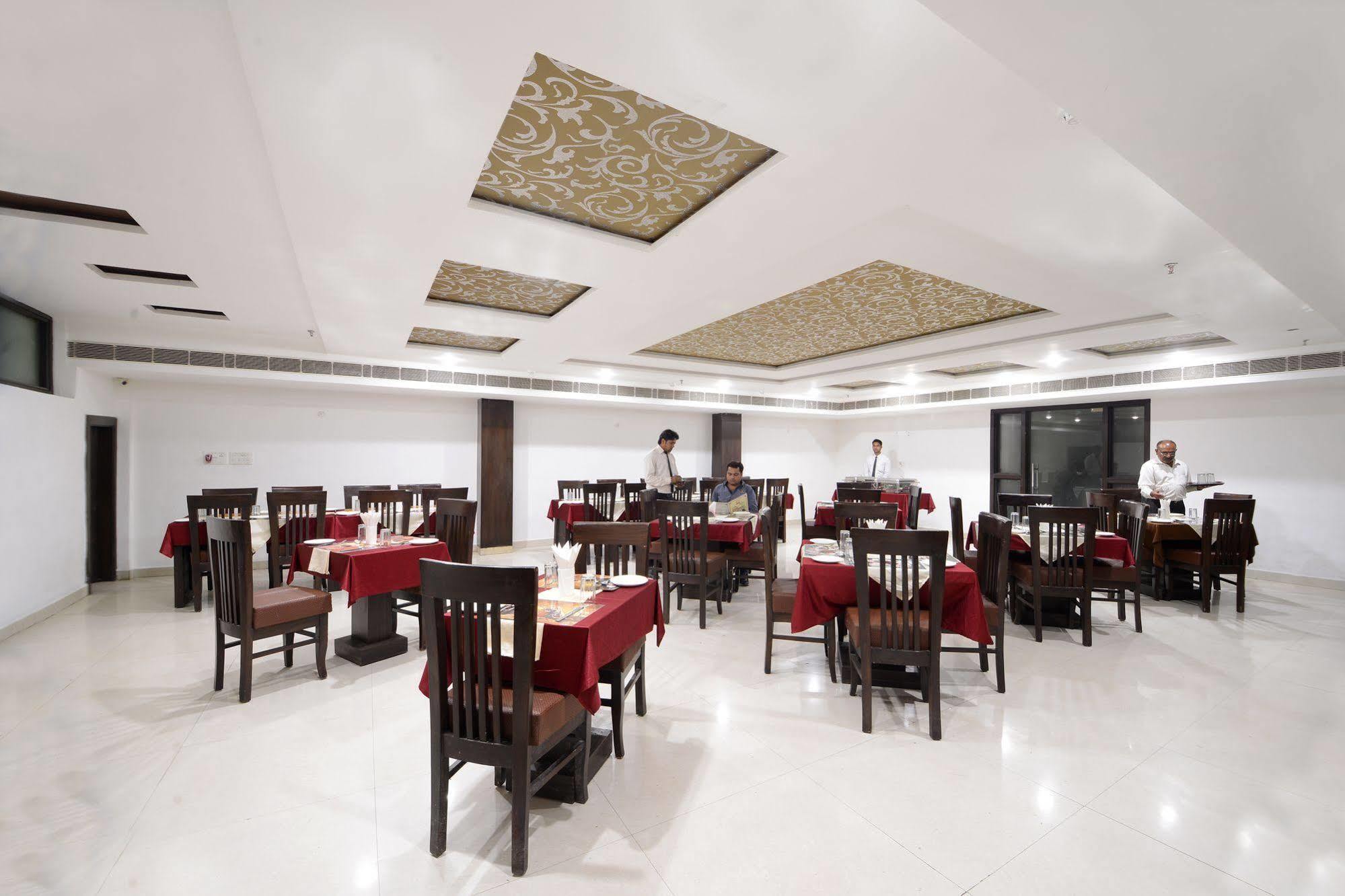 Dazzling East Gate Hotel Agra  Exterior foto